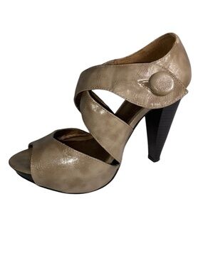Platform Heels Y Not Misha Criss Cross Button Detail Tan Open Toe Women’s Size 8